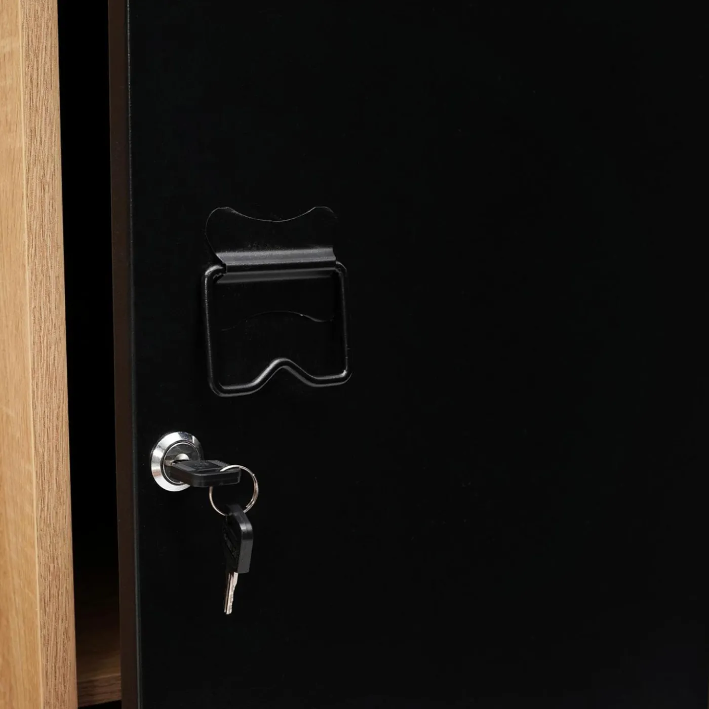 Armoire vestiaire bois et porte métallique noir design industriel