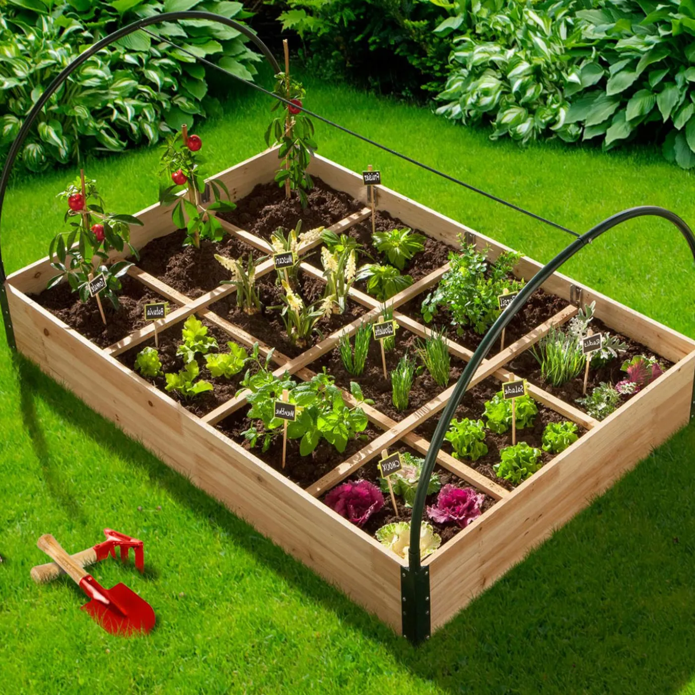 Carré potager avec serre