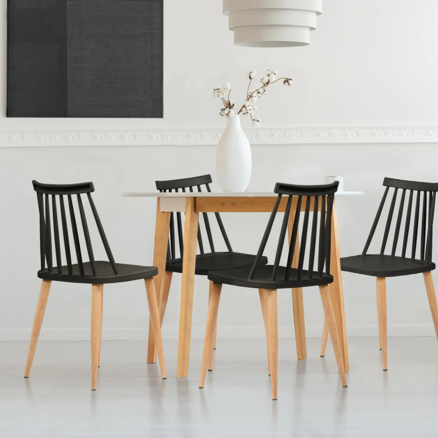 Chaises à barreaux noires style scandinave