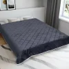 Couverture lestée 150x200 cm biface polaire gris et blanc 7 kg