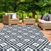 Grand tapis noir pour terrasse et extérieur
