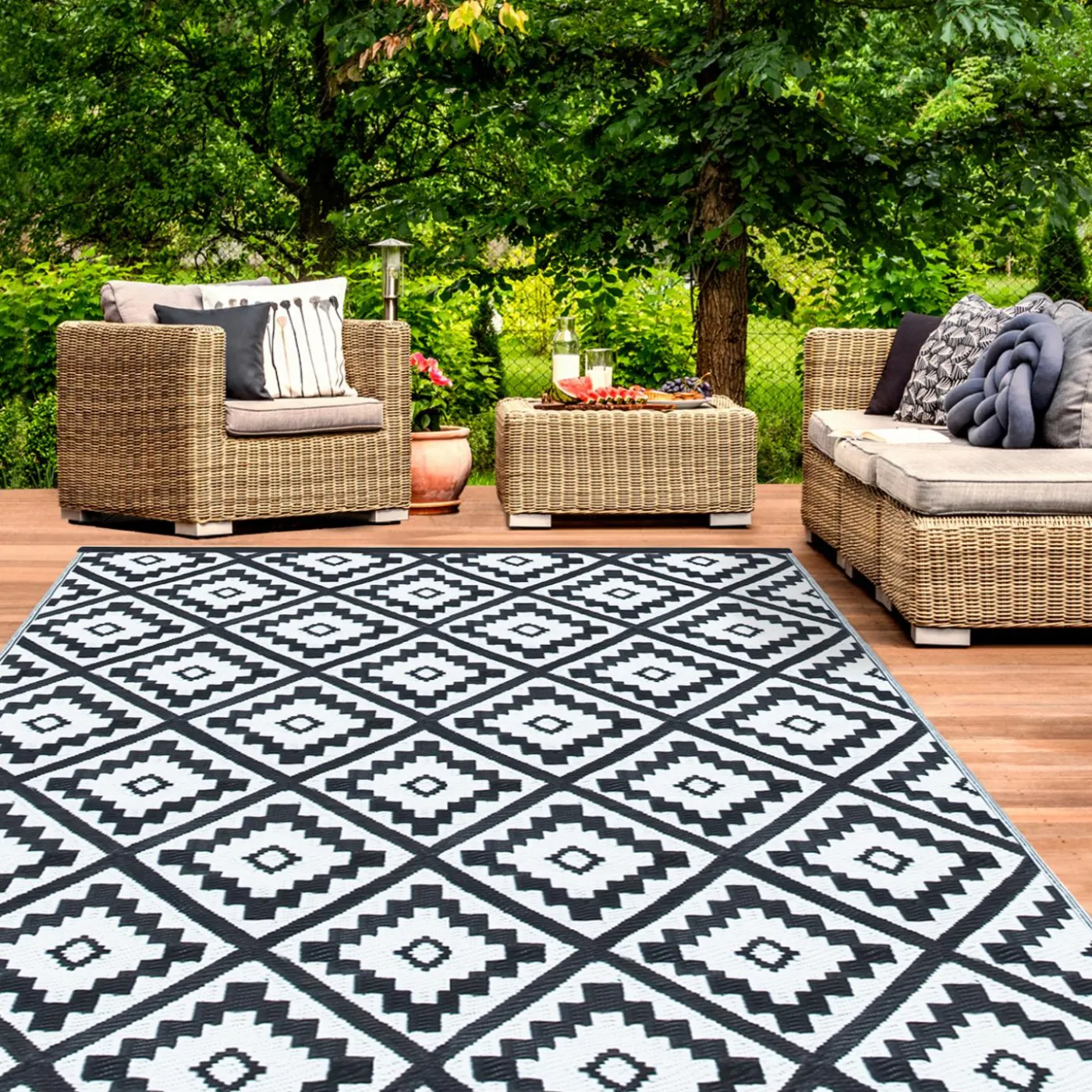 Grand tapis noir pour terrasse et extérieur