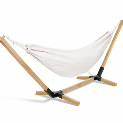 Hamac coloris écru en toile avec support bois