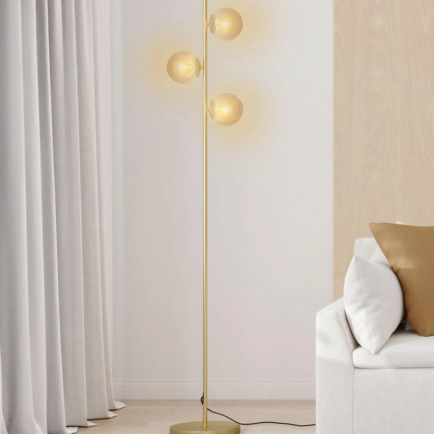 Lampadaire sur pied en métal doré avec 3 abat-jours globe verre