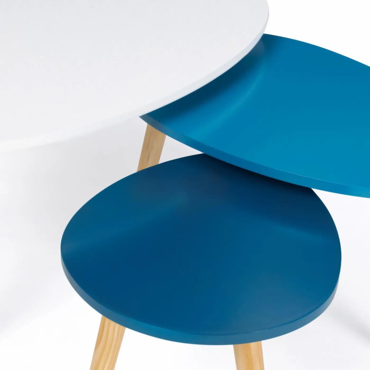 Lot de 3 tables gigognes scandinaves laquées blanc et bleu