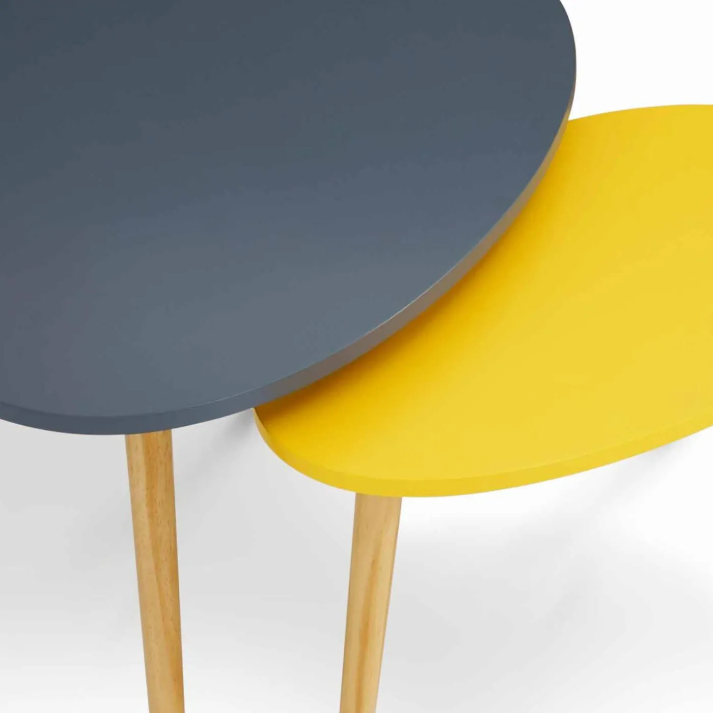 Lot de 2 tables gigognes scandinaves laquées gris et jaune