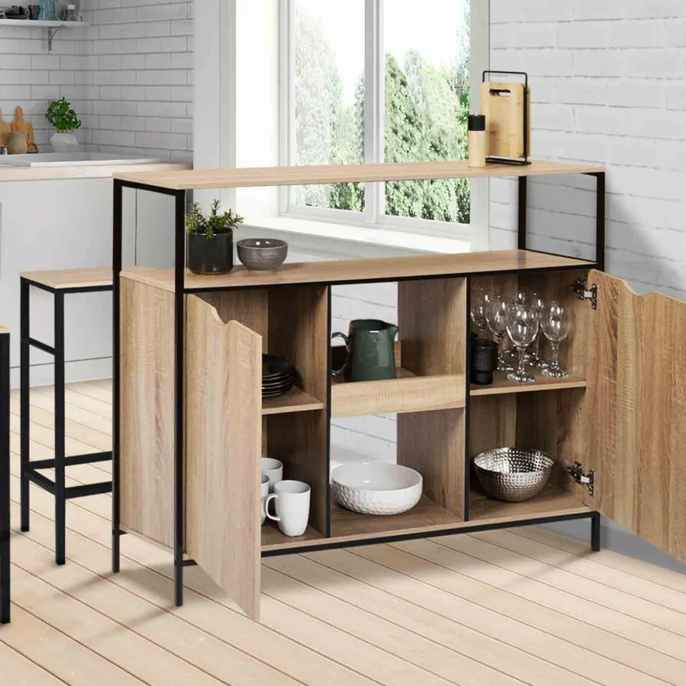 Meuble bar industriel en bois et métal avec portes et étagères