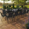 Salon de jardin noir avec table extensible et 12 chaises empilables