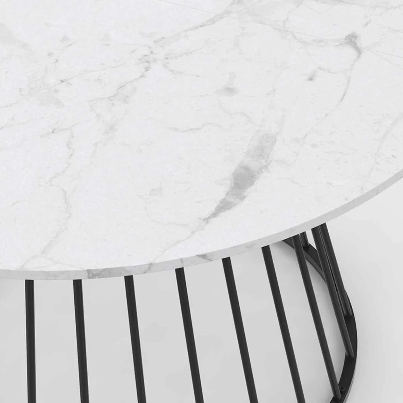 Table à manger ronde effet marbre blanc et pied en métal