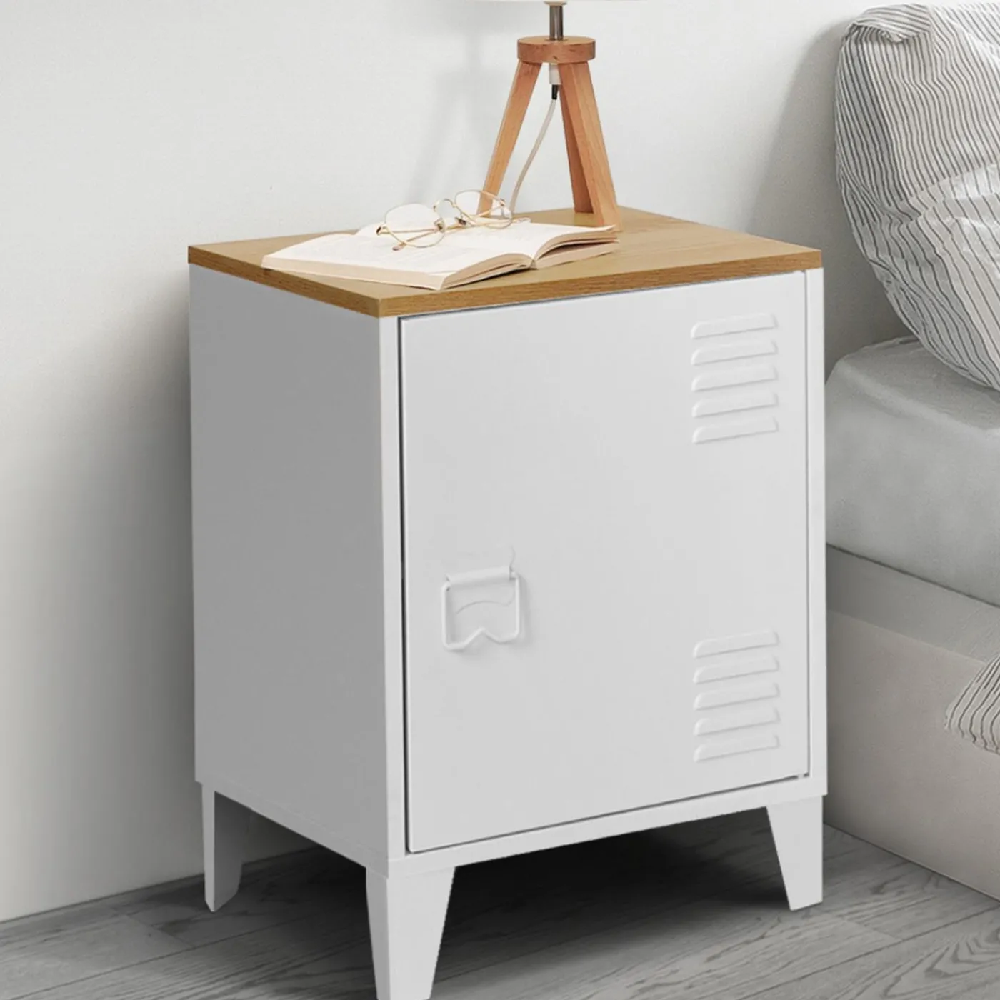 Table de chevet industrielle porte métal et plateau imitation hêtre