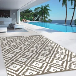 Tapis d'extérieur pour terrasse couleur taupe