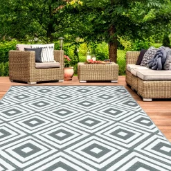 Tapis extérieur jardin motifs géométriques gris et blanc 270 x 370 cm