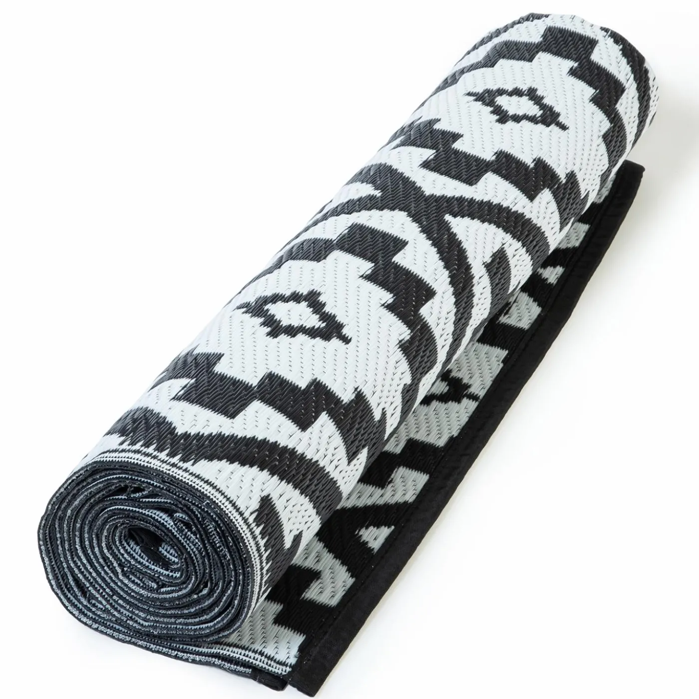 Tapis extérieur terrasse motifs géométriques noir et blanc 270 x 370 cm