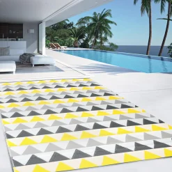 Tapis extérieur terrasse motifs triangles gris et jaune 180 x 280 cm