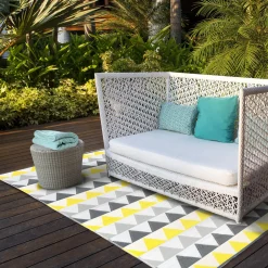 Tapis extérieur terrasse motifs triangles gris et jaune 180 x 280 cm